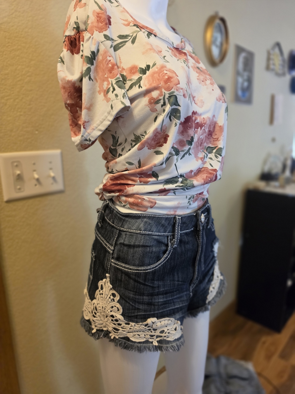Floral Scoop Neck Tee - Pink Rose Print